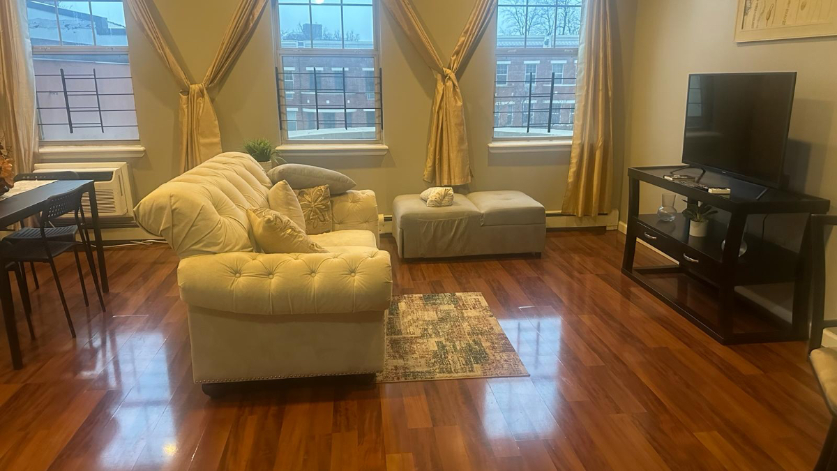 Spacious Quiet 2 Bedroom Apartment - Photo 2
