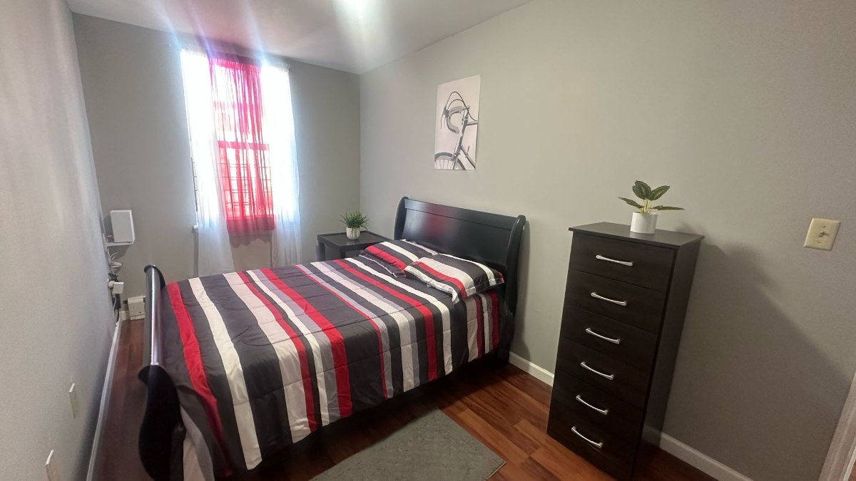Spacious Quiet 2 Bedroom Apartment - Photo 8
