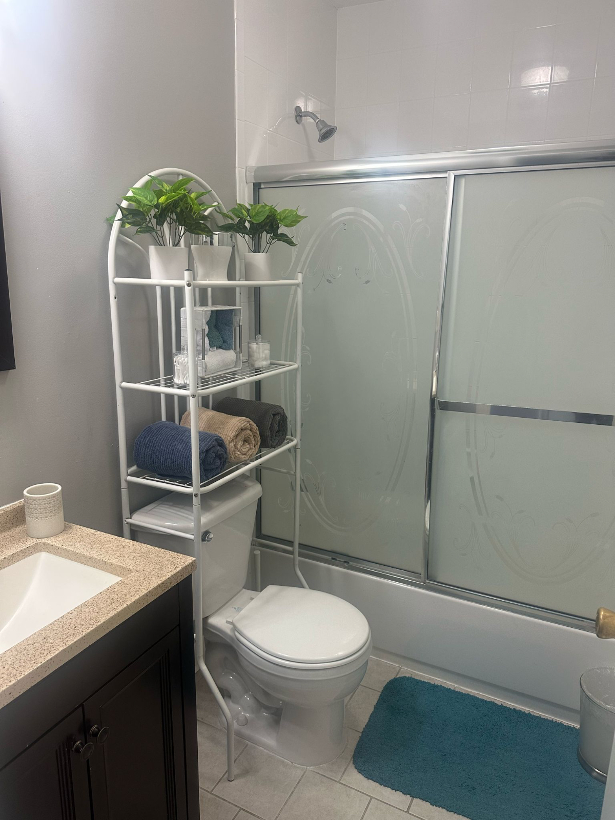 Spacious Quiet 2 Bedroom Apartment - Photo 11