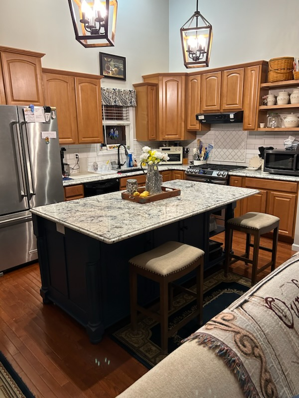 Cozy Room Retreat in Serene House with Sunroom and Patio - Your Home Away from Home - Photo 2