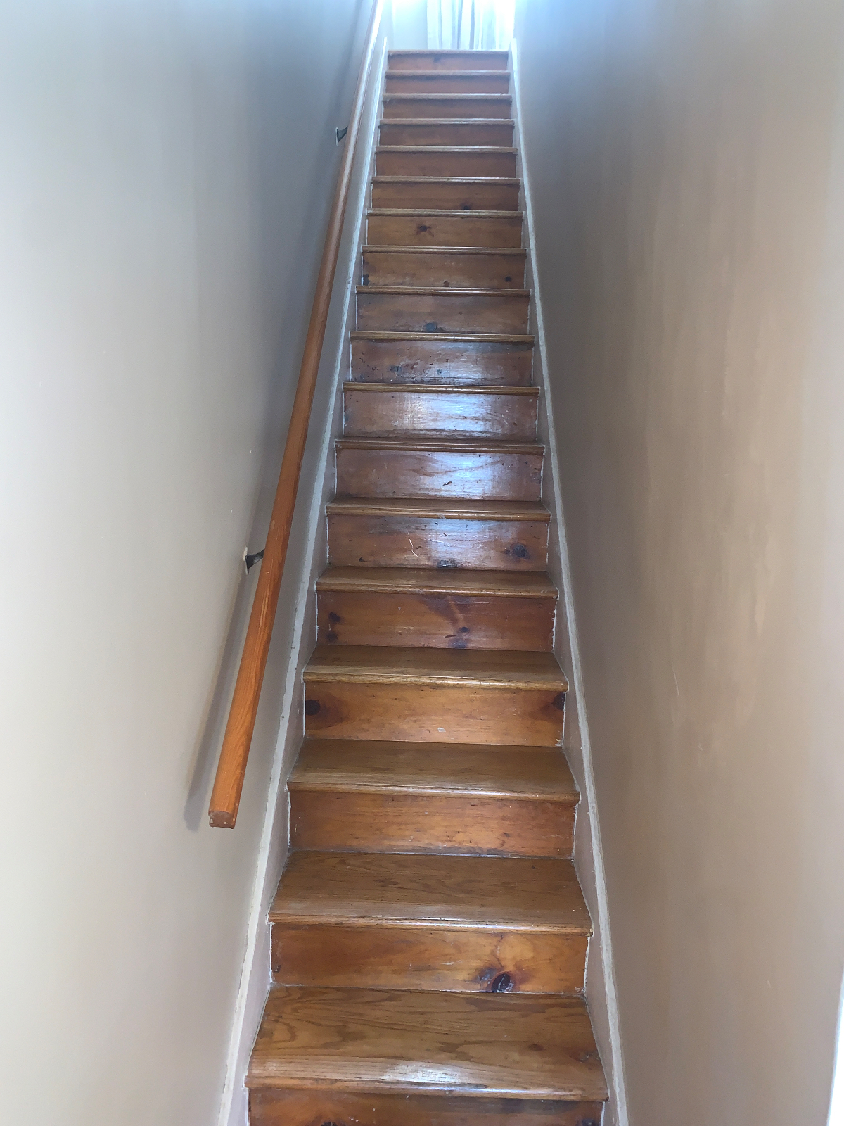Comfy Duplex with Queens Size Bed on the 2nd Floor - Photo 4
