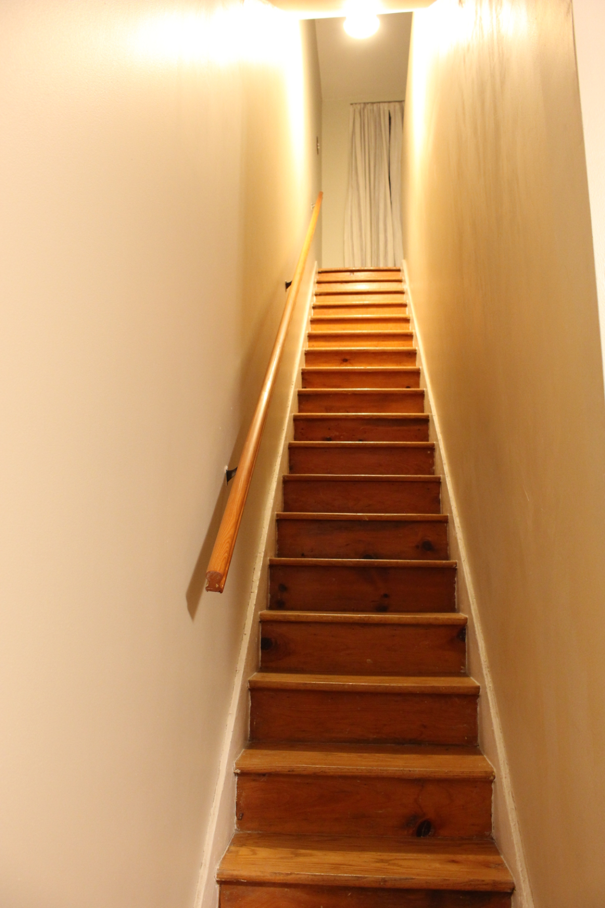 Comfy Duplex with Queens Size Bed on the 2nd Floor - Photo 8