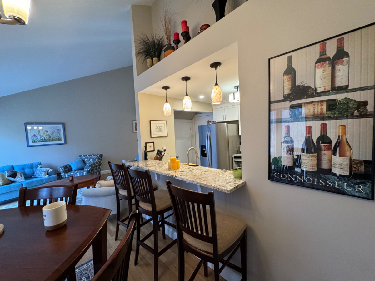 Executive Furnished 2BR/2BA | Central Colonie + Garage - Photo 4