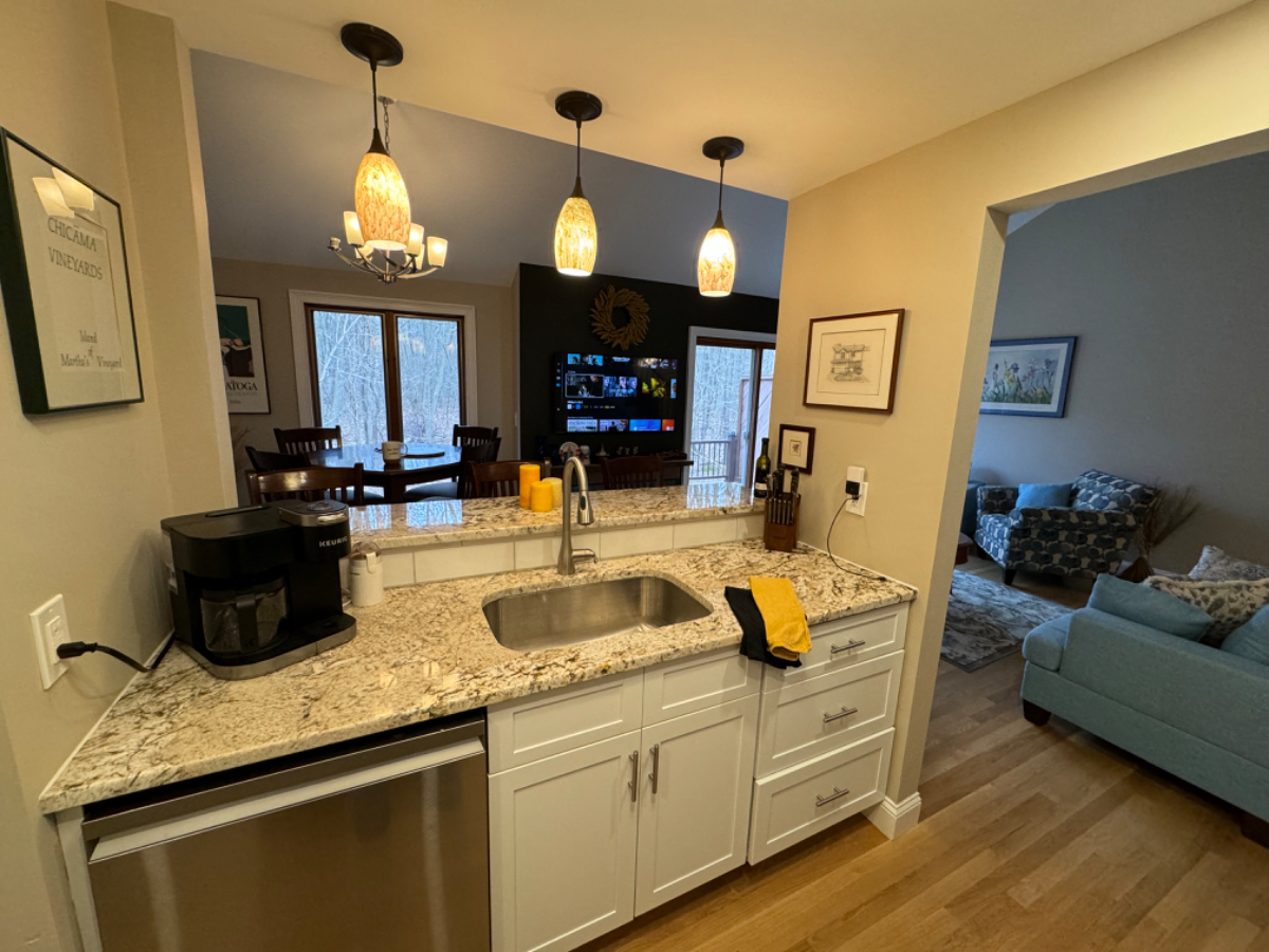 Executive Furnished 2BR/2BA | Central Colonie + Garage - Photo 12