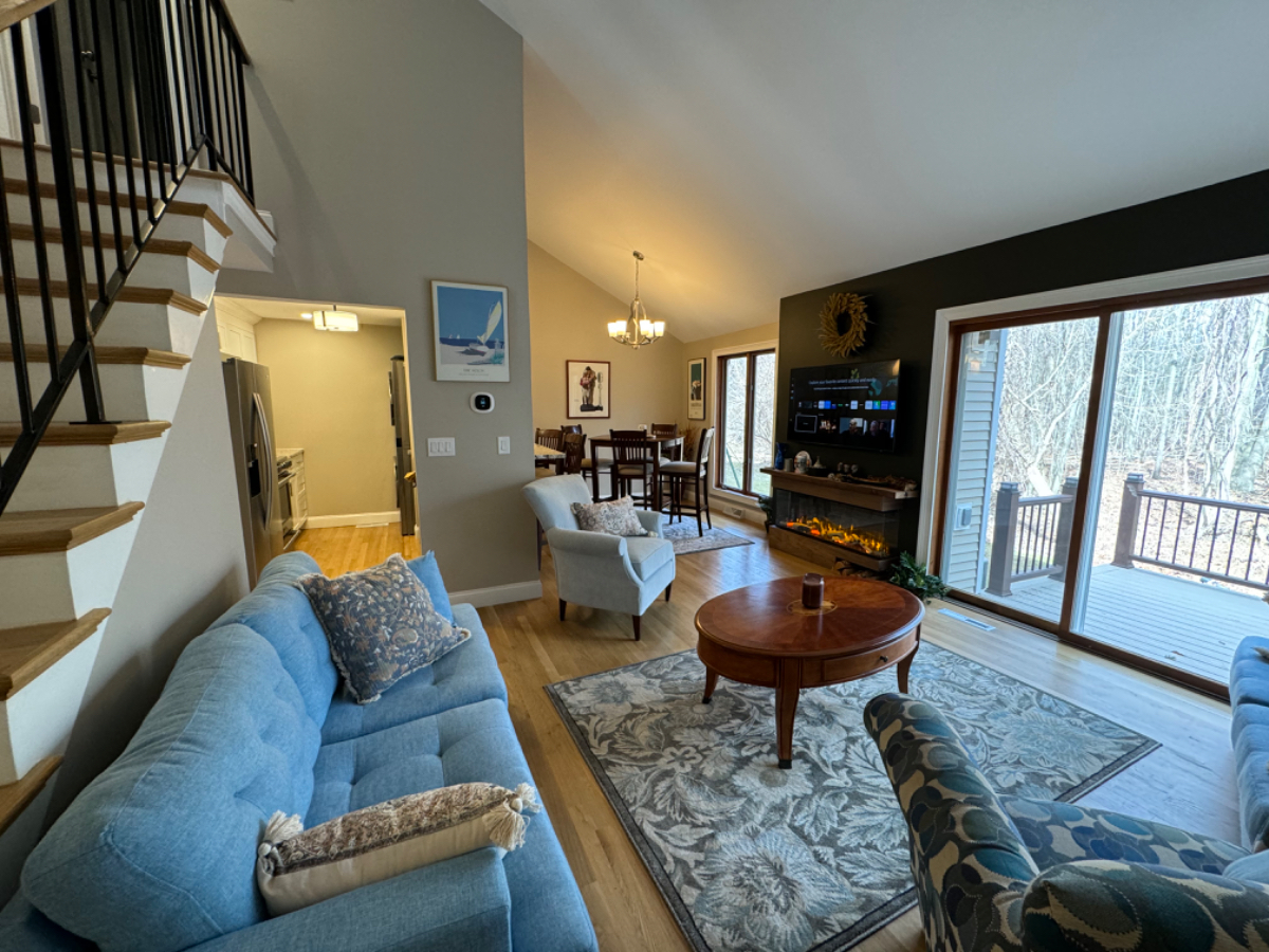 Executive Furnished 2BR/2BA | Central Colonie + Garage - Photo 2