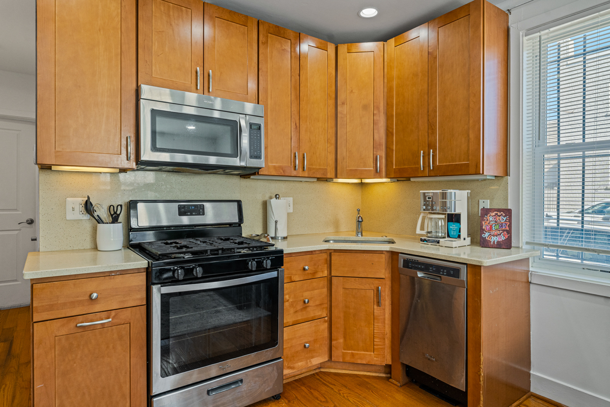 Experience Washington, DC Living in this Cozy 1-Bedroom Apartment - Centrally Located - Photo 4