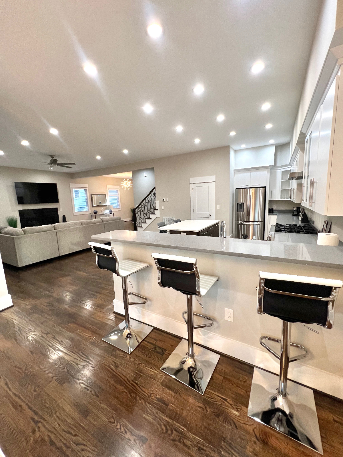 Luxurious Rental 3 Beds/3 Baths - Photo 11