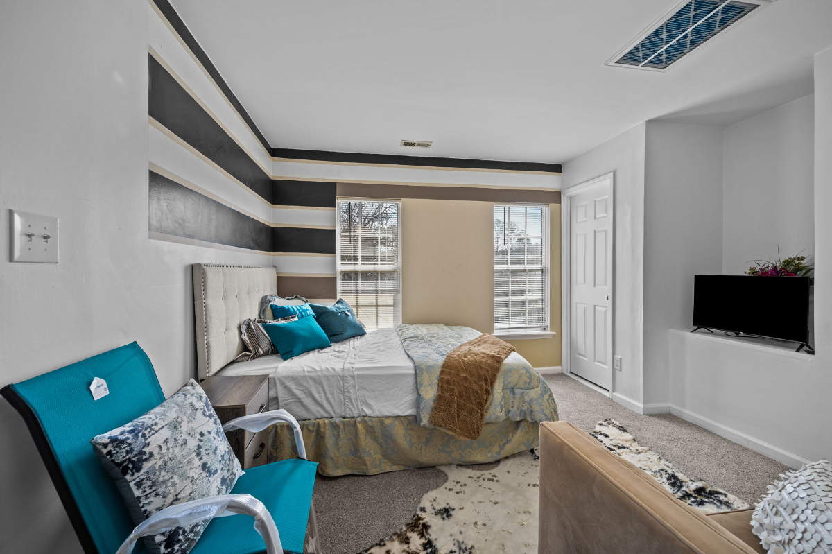 Welcome Home to a Beautiful Studio Located Near... - Photo 3