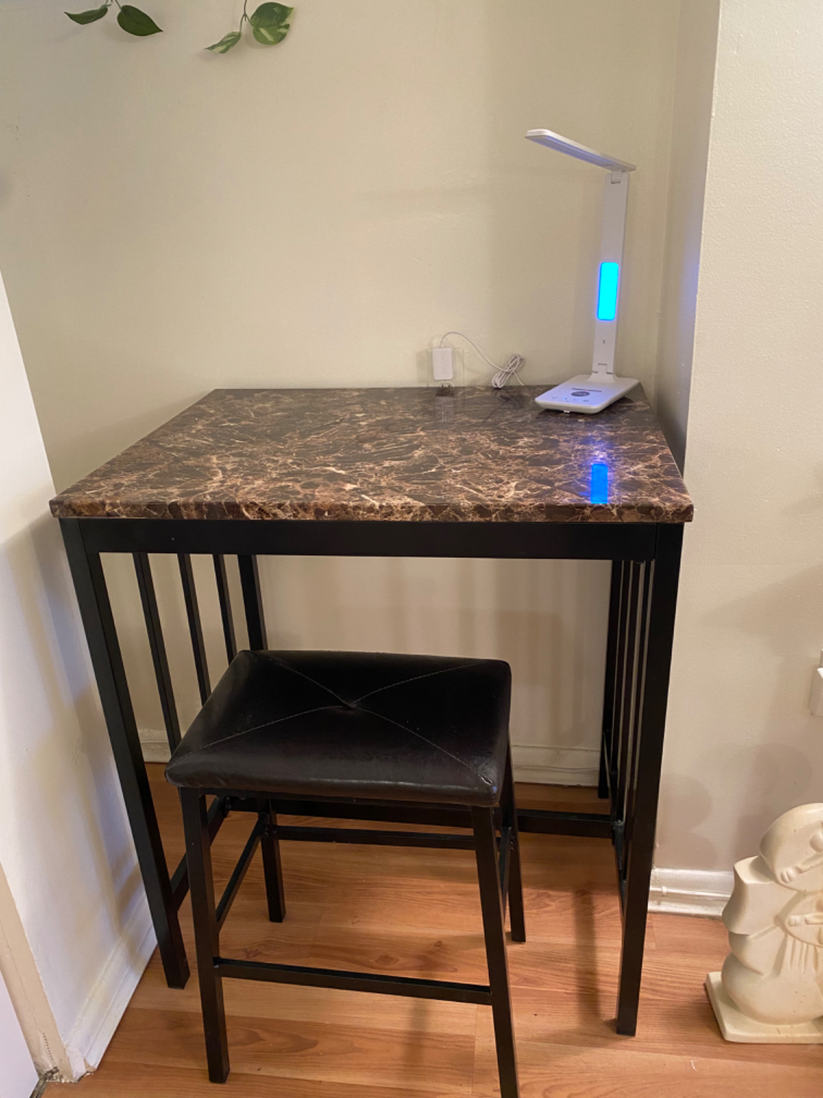 Beautiful one bedroom, in upscale neighborhood. - Photo 3