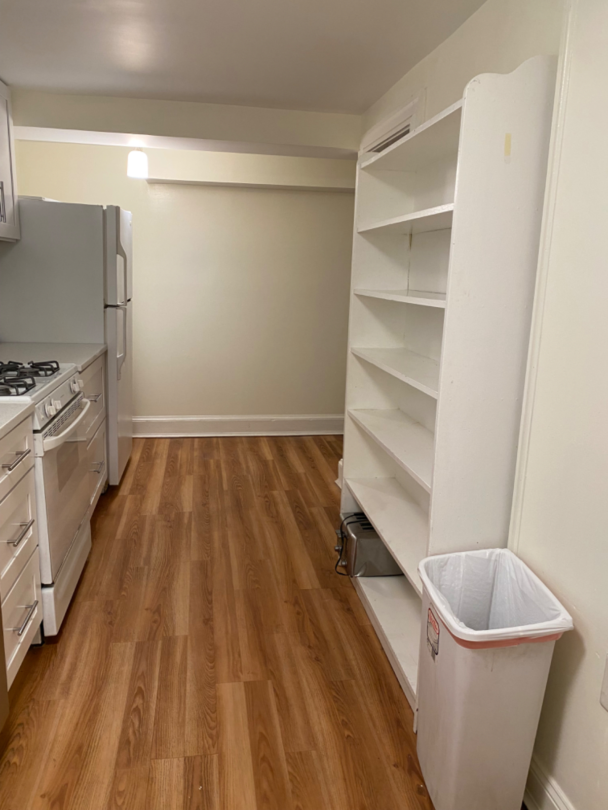 Beautiful one bedroom, in upscale neighborhood. - Photo 4