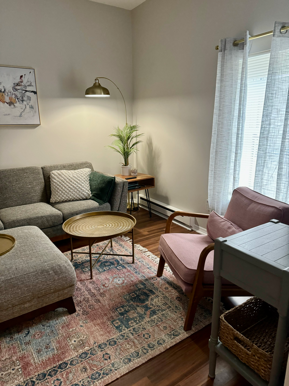 Adorable and Stylish Midtown Kingston Apartment - Photo 5