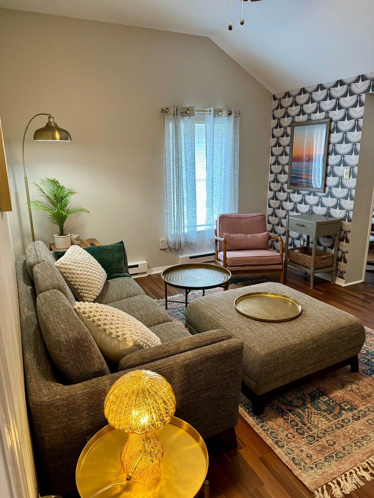 Adorable and Stylish Midtown Kingston Apartment - Photo 1