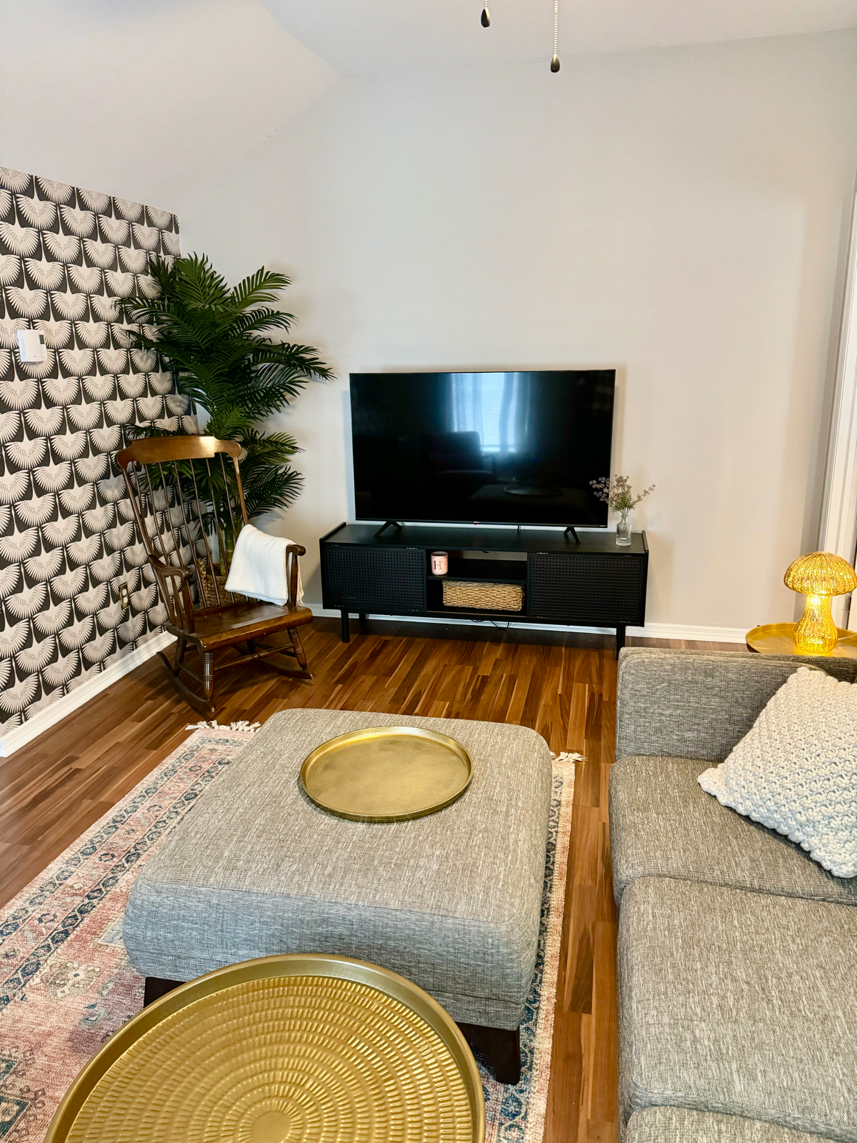 Adorable and Stylish Midtown Kingston Apartment - Photo 3