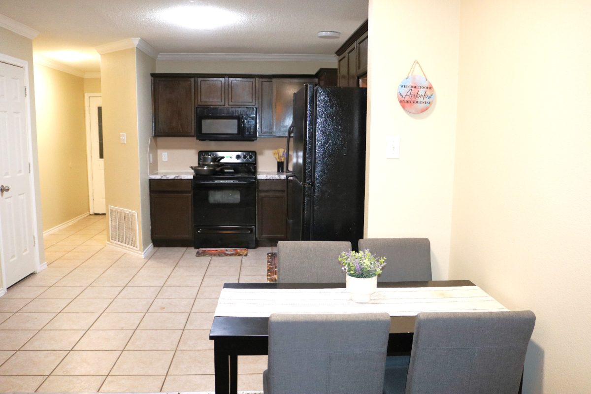 3BEDS/3BATHS BIG BACKYARD ALL INCLUDED -LOCATION 608-617 N Elkhart avenue - Photo 7