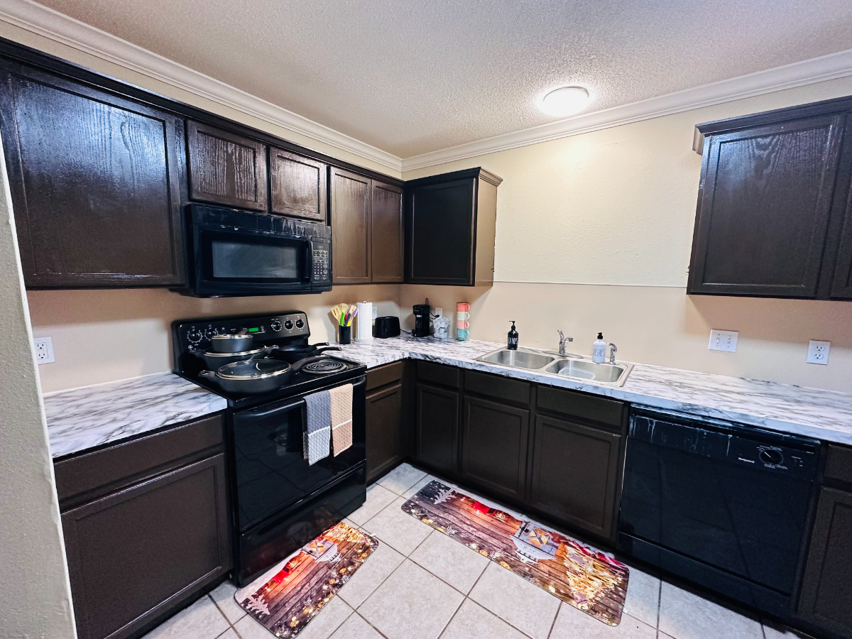 3BEDS/3BATHS BIG BACKYARD ALL INCLUDED -LOCATION 608-617 N Elkhart avenue - Photo 6