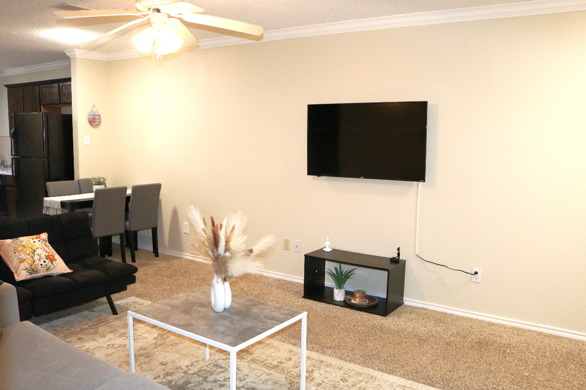 3BEDS/3BATHS BIG BACKYARD ALL INCLUDED -LOCATION 608-617 N Elkhart avenue - Photo 8