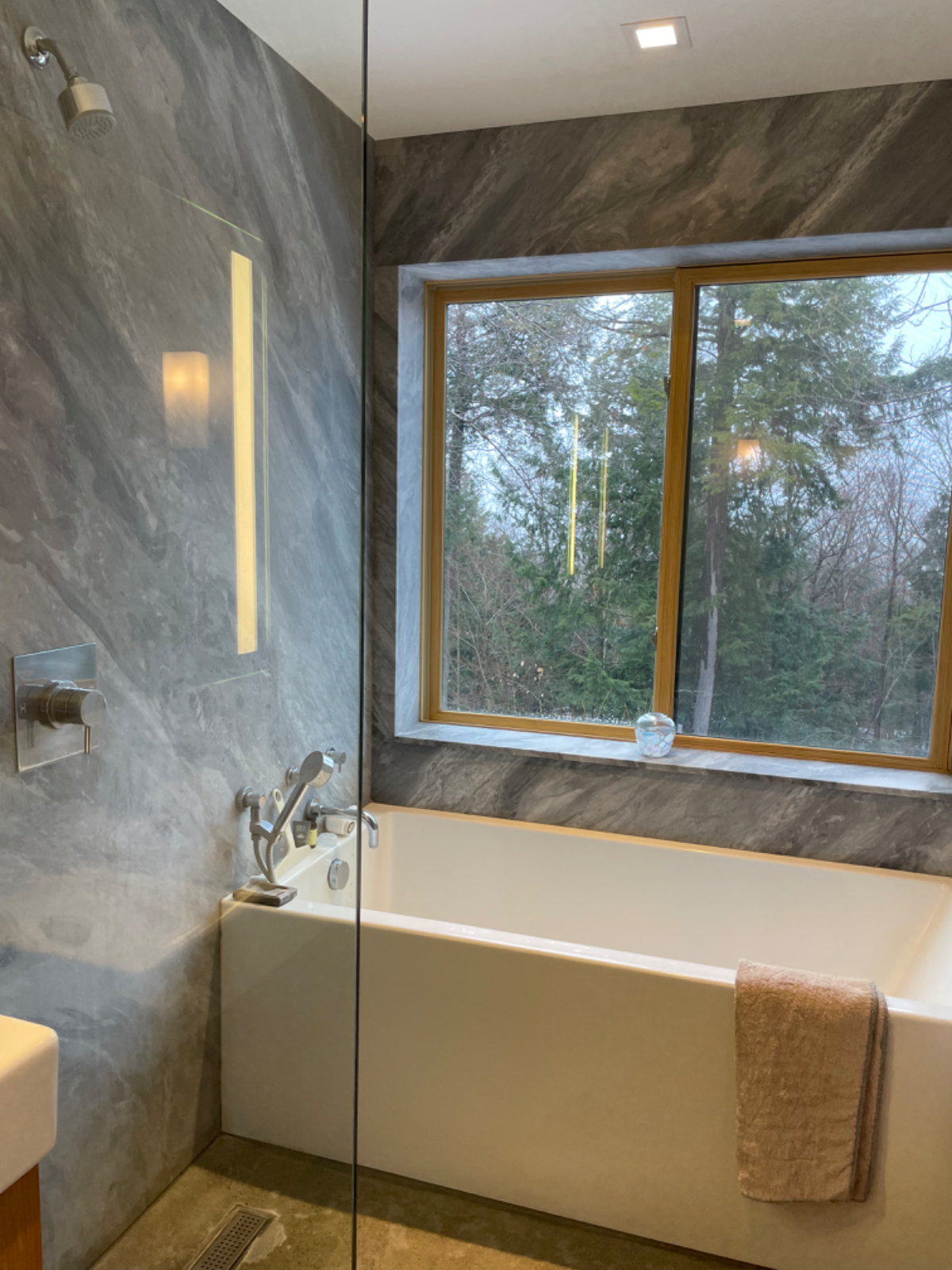 Beautiful 3 bedroom/2 bath modern cabin. Secluded yet close to town - Photo 7
