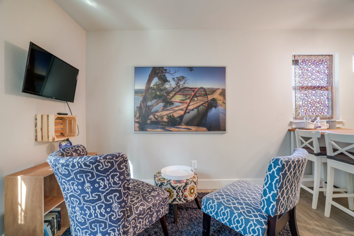 Private studio Apartment in small gated community - Photo 6