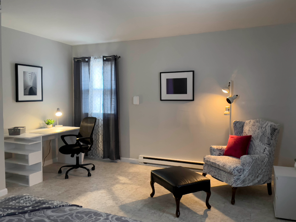 Lela's Art Haven for Traveling Nurses, Professional Employee Training, and Artist Residency - Photo 2