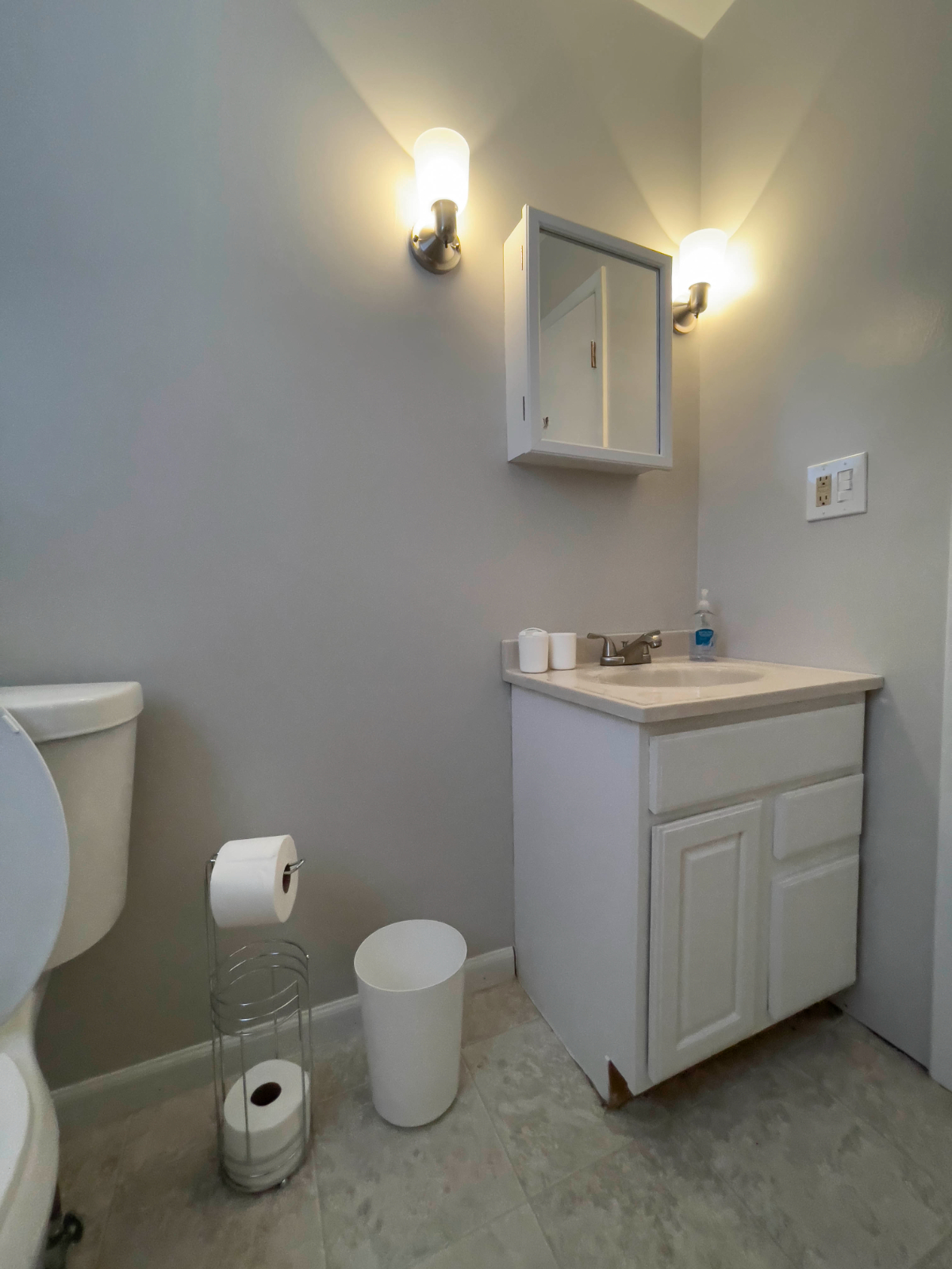 Lela's Art Haven for Traveling Nurses, Professional Employee Training, and Artist Residency - Photo 6