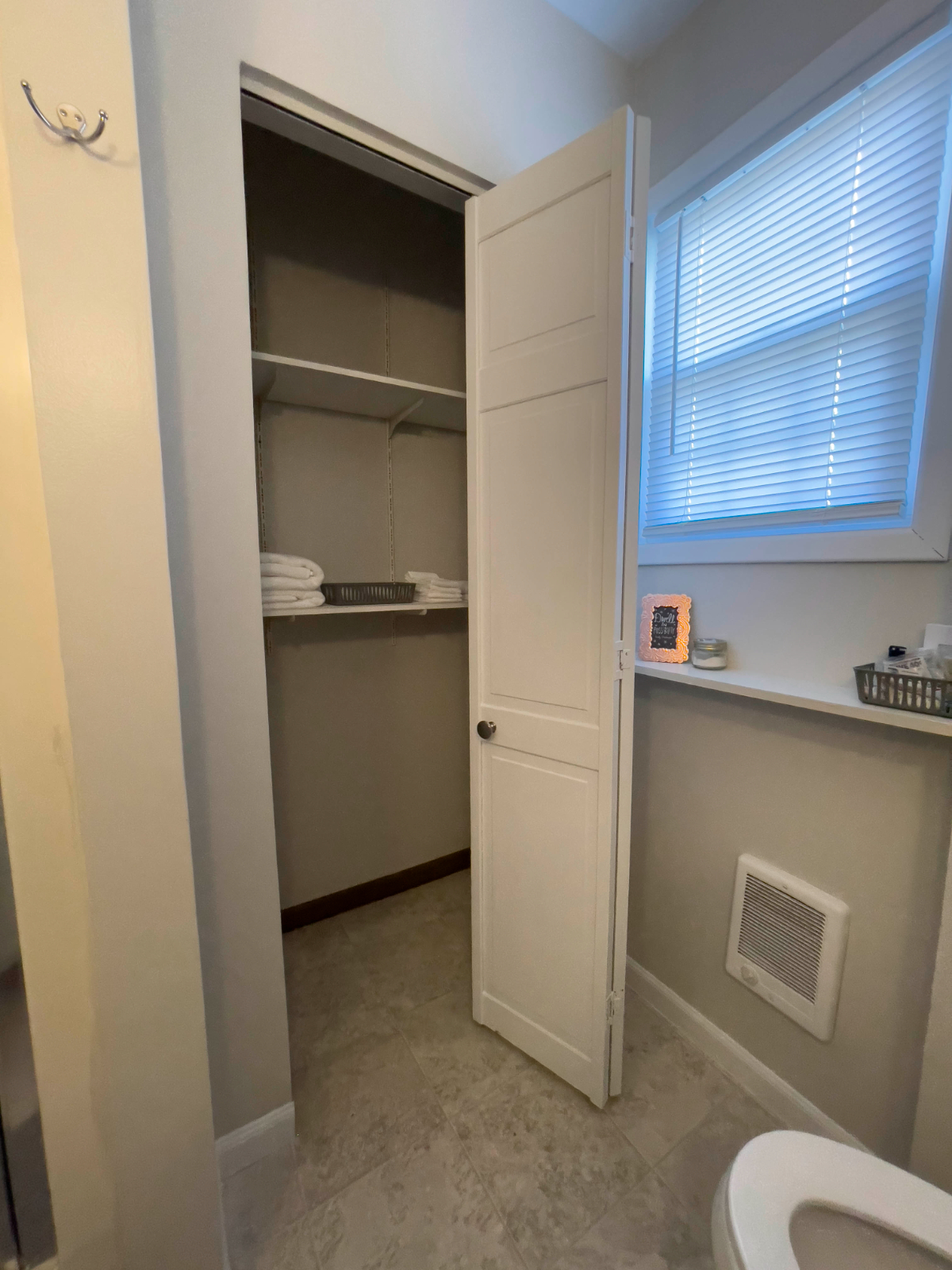 Lela's Art Haven for Traveling Nurses, Professional Employee Training, and Artist Residency - Photo 8