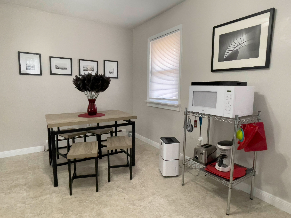 Lela's Art Haven for Traveling Nurses, Professional Employee Training, and Artist Residency - Photo 10
