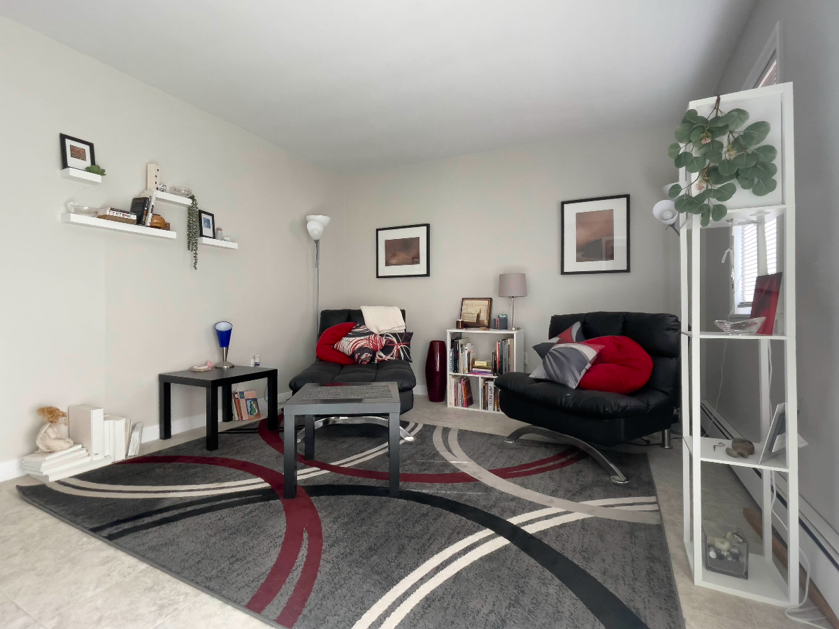 Lela's Art Haven for Traveling Nurses, Professional Employee Training, and Artist Residency - Photo 11