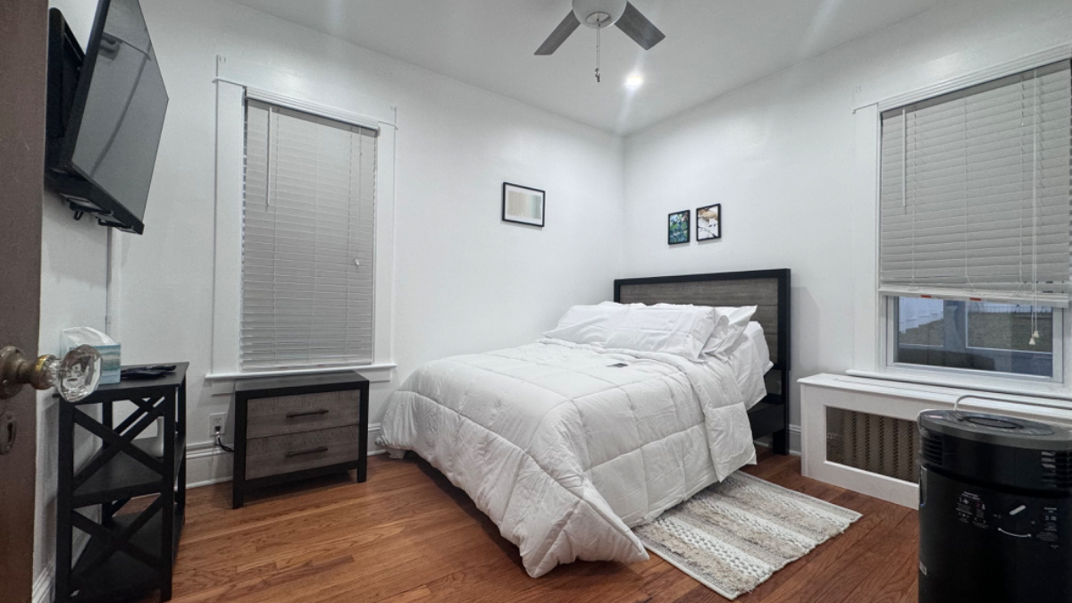 Modern and Cozy Pine Hills Home from Early 1900s - Photo 3