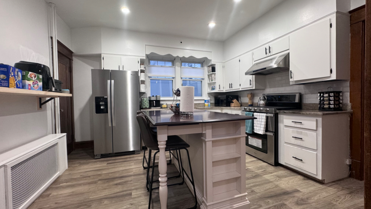 Modern and Cozy Pine Hills Home from Early 1900s - Photo 5