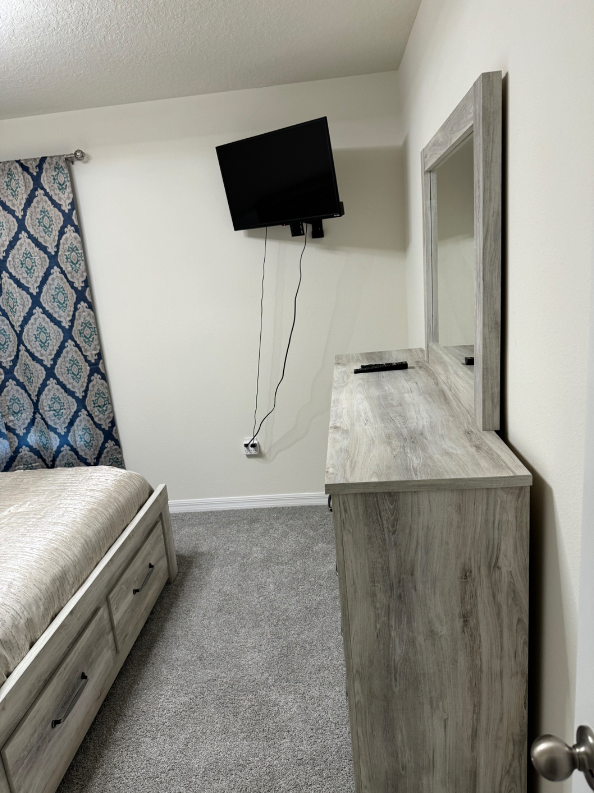 Modern and Serene Smart Home in Palmetto, Florida - Fully Furnished Rooms and Great location Await - Photo 7
