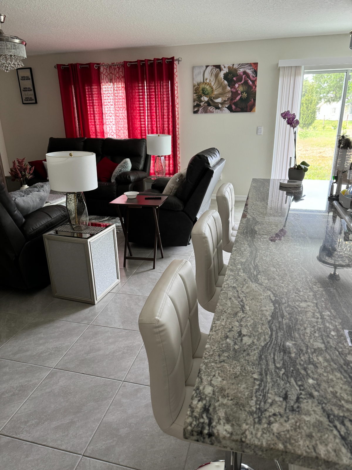 Modern and Serene Smart Home in Palmetto, Florida - Fully Furnished Rooms and Great location Await - Photo 2