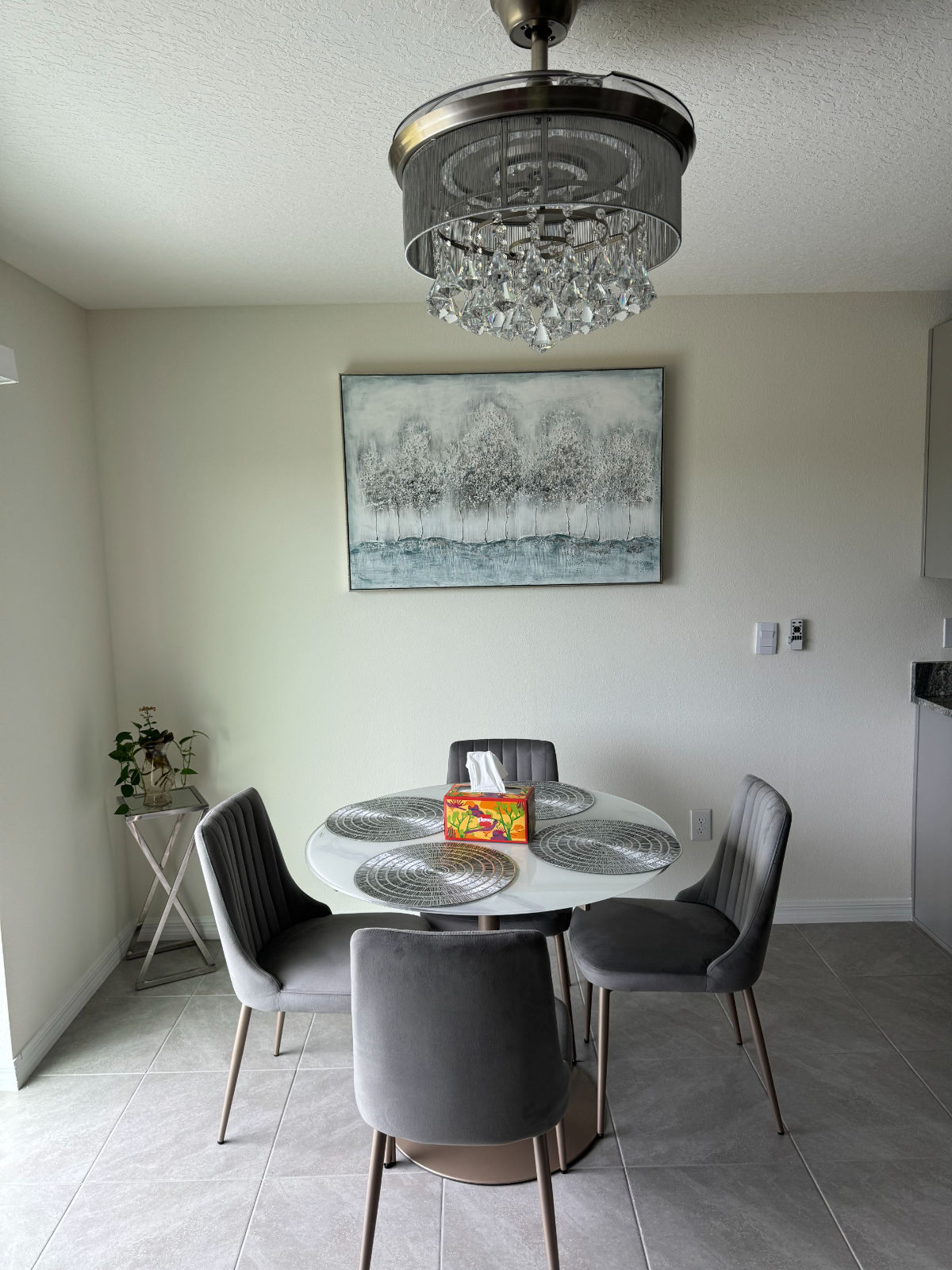 Modern and Serene Smart Home in Palmetto, Florida - Fully Furnished Rooms and Great location Await - Photo 4