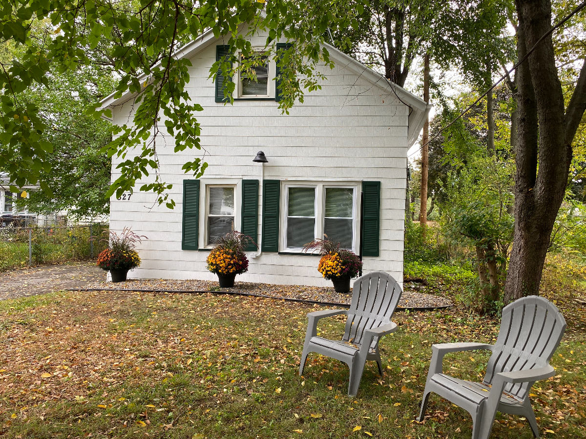 Perfect home for Single Traveler in Rochester - Photo 1