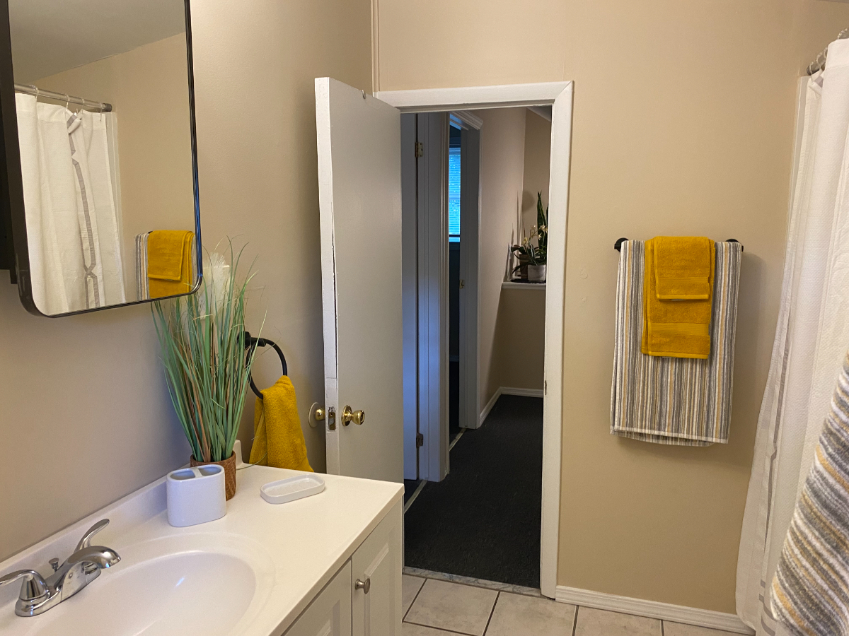 Perfect home for Single Traveler in Rochester - Photo 9