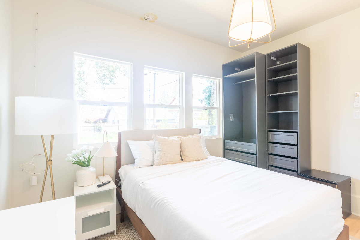 0.3 Mile from UCD Medical Center-Perfect for Med Students Room 1 - Photo 6