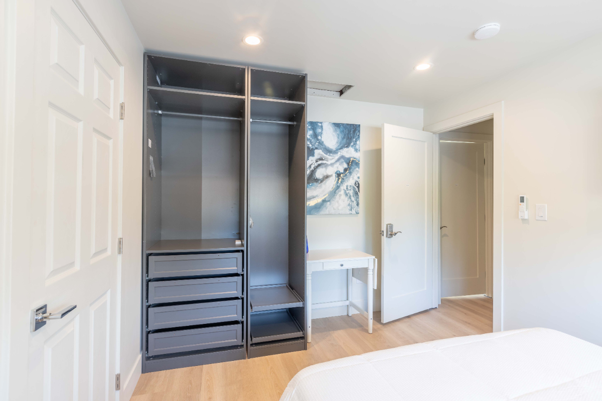 0.3 Mile from UCD Medical Center-Perfect for Med Students Room 1 - Photo 6