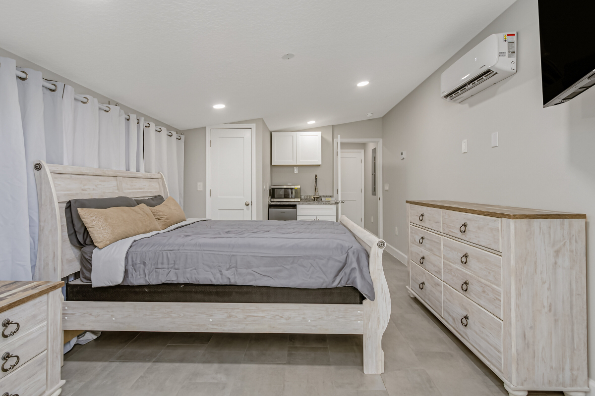 Park Bliss Unit 4. Private Suite
