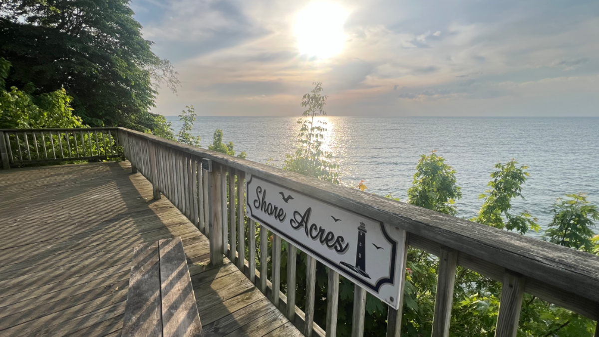Lakefront 3 Bedroom Bungalow