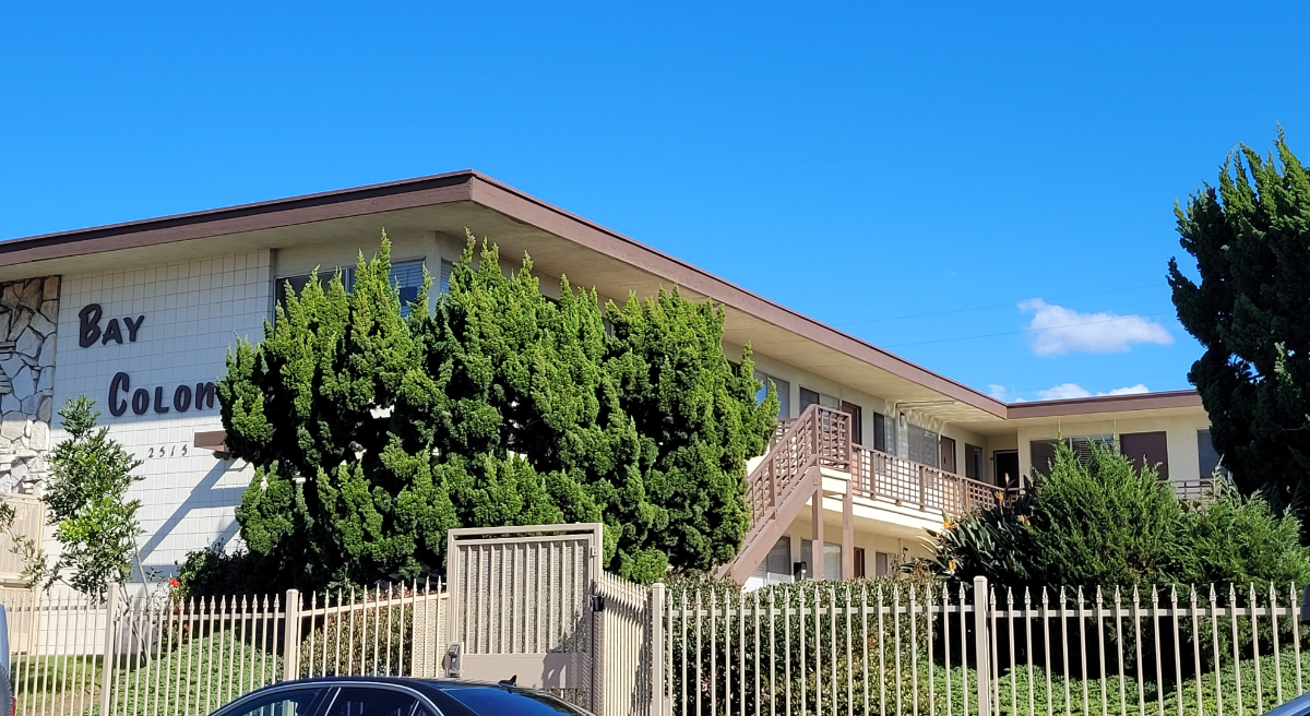 PRIME LOCATION NEAR THE BAY - CLOSE TO EVERYTHING - Photo 1