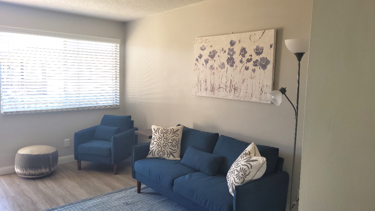 PRIME LOCATION NEAR THE BAY - CLOSE TO EVERYTHING - Photo 2