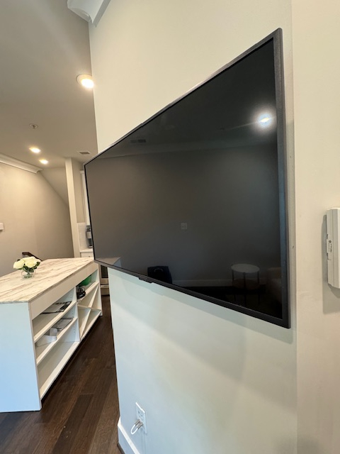 Sunny NW DC 2-Level Condo - Photo 9