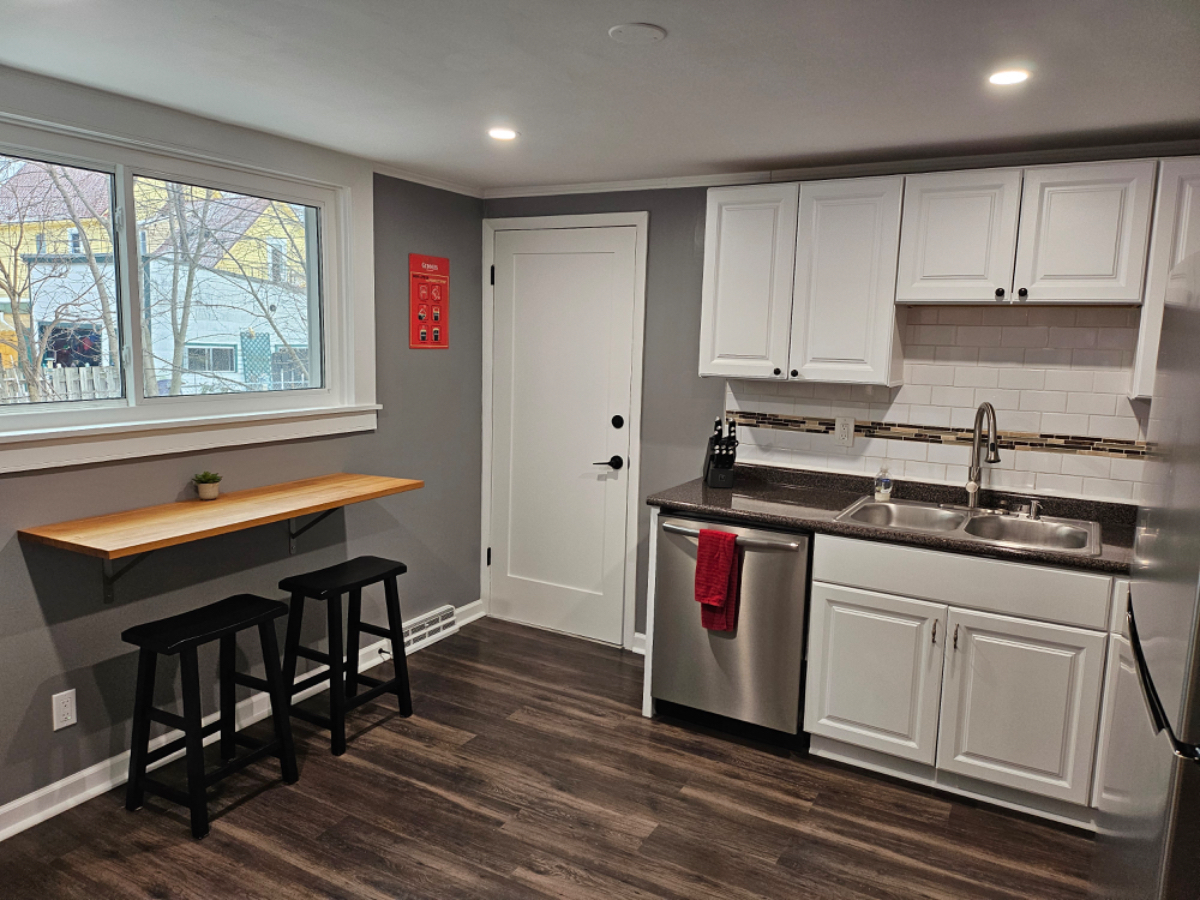 2 Bedroom in walkable Elmwood Village - Photo 3