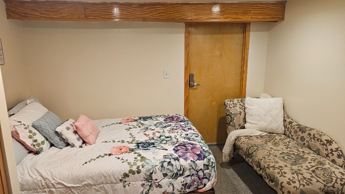 Spacious Private Room. Separate Entry. Washer Dryer. Canarsie Brooklyn. Near All - Photo 3
