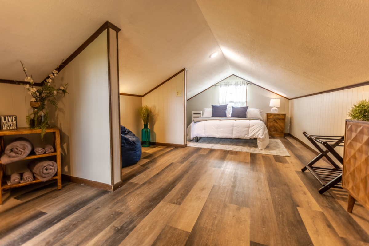Remodeled home in quiet residential community near hospitals - Photo 4