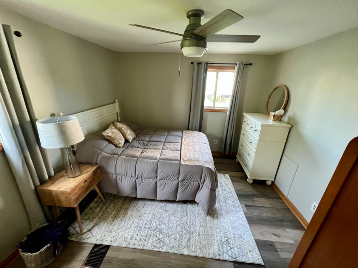 Remodeled home in quiet residential community near hospitals - Photo 5