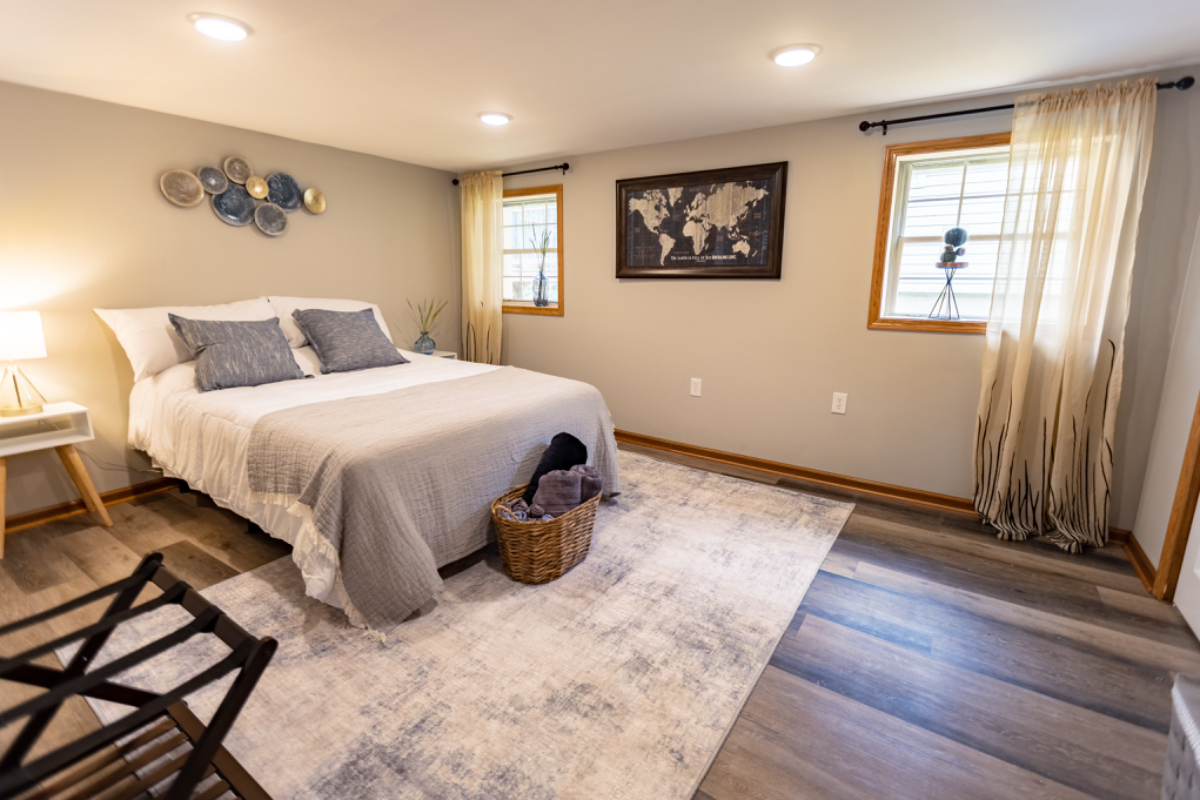 Remodeled home in quiet residential community near hospitals - Photo 6