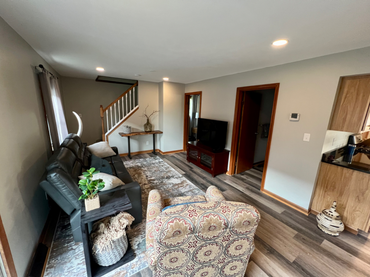 Remodeled home in quiet residential community near hospitals - Photo 8