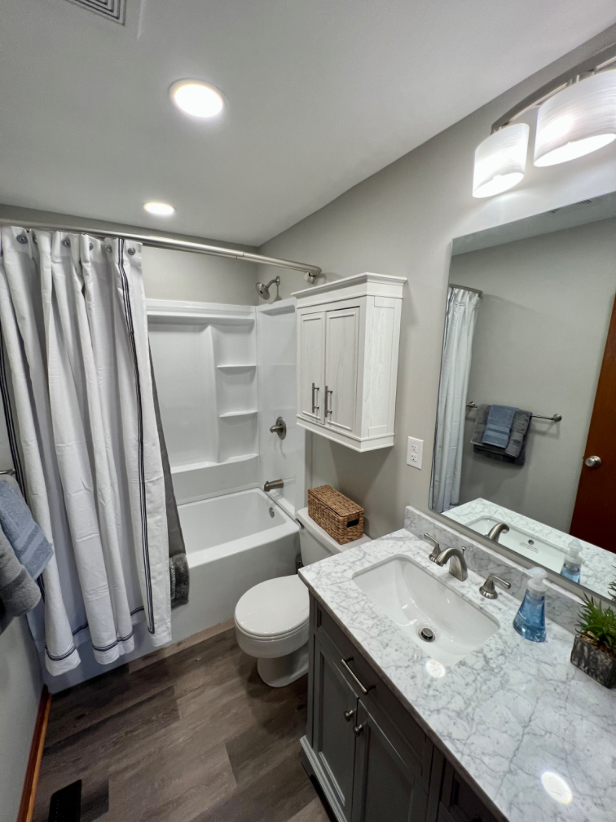 Remodeled home in quiet residential community near hospitals - Photo 7
