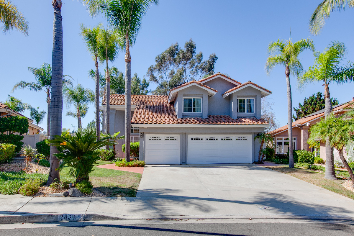 Beautifully designed Vista home with luxury furnishings - Photo 2