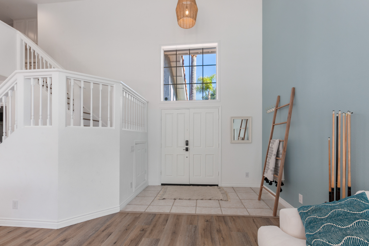 Beautifully designed Vista home with luxury furnishings - Photo 4